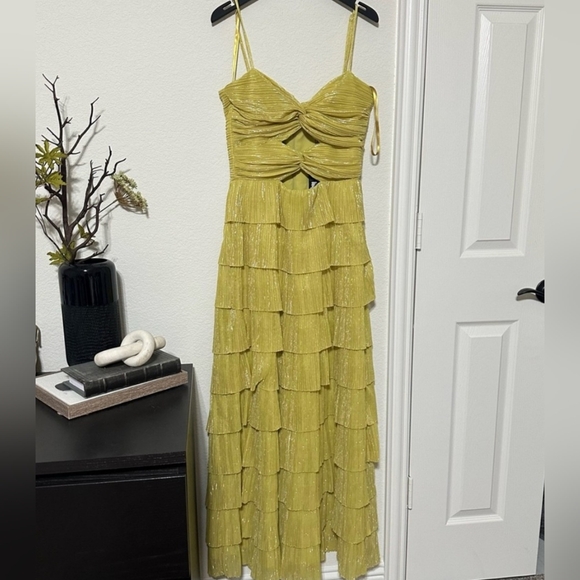 Gianni Bini Grace Metallic Plisse Sweetheart Neck Cut-Out Tiered Dress - Picture 4 of 7
